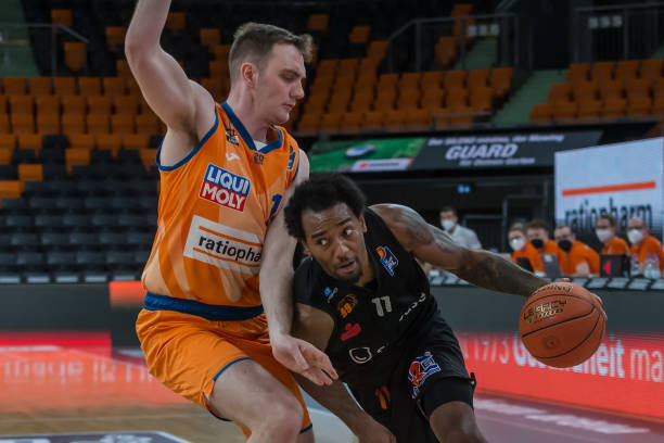 站稳脚跟 站稳脚跟