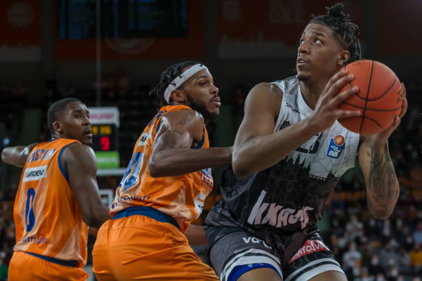 赫罗纳提前 赫罗纳提前